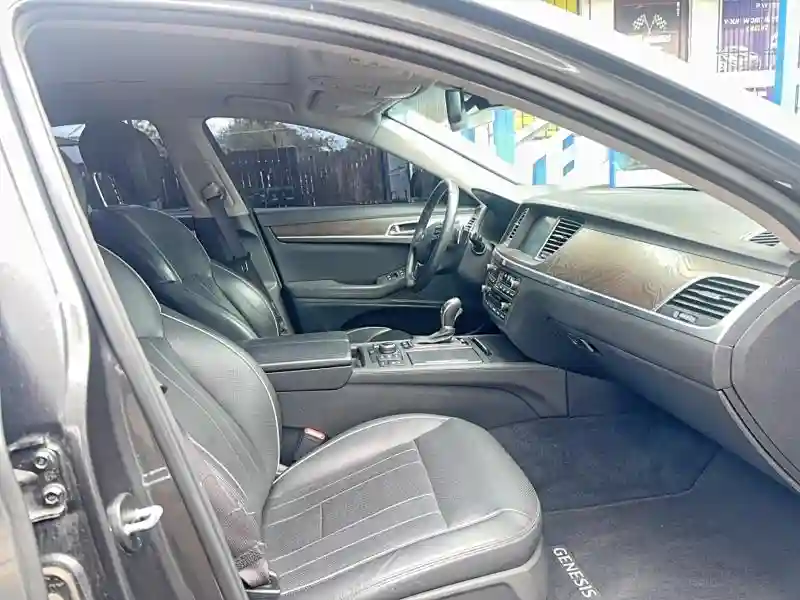 KMHGN4JE0HU210311 2017 GENESIS G80-4