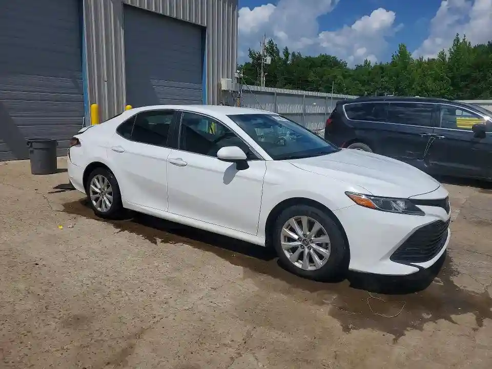4T1B11HK5JU089748 2018 TOYOTA CAMRY-3