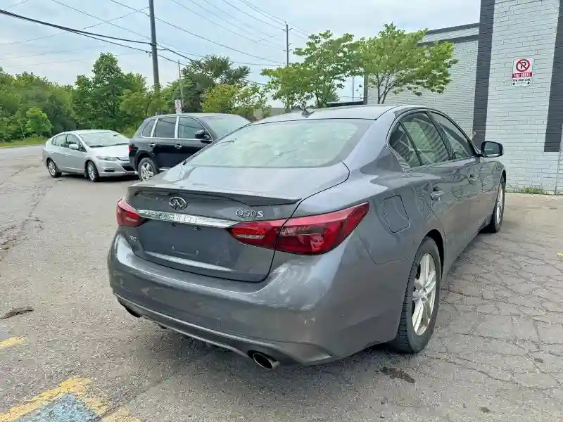 JN1EV7AR6JM611757 2018 INFINITI Q50-3