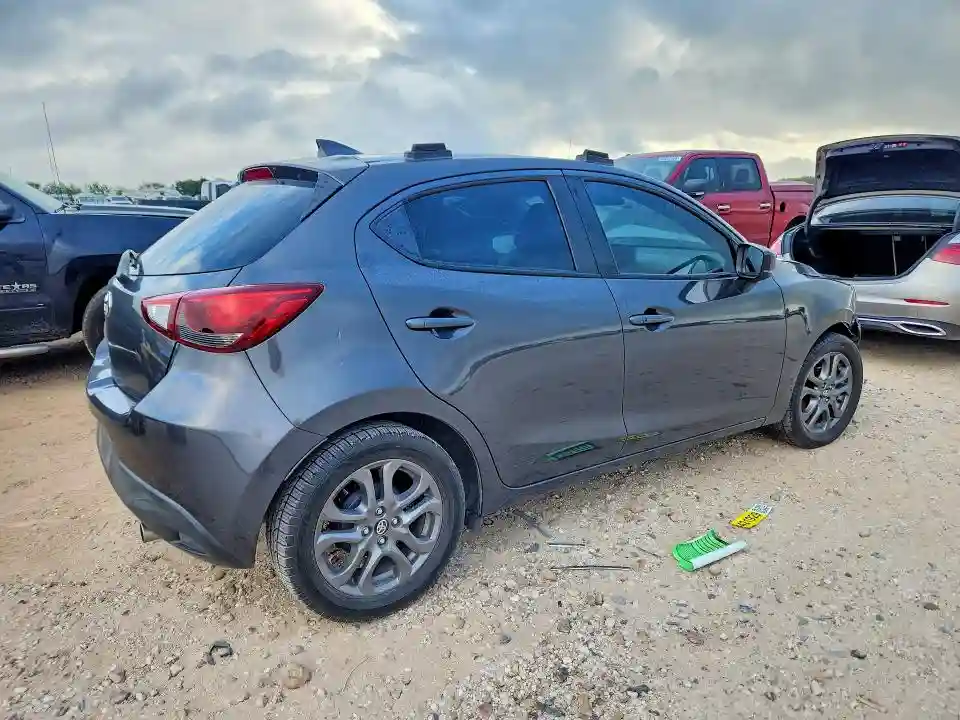 3MYDLBJV5LY716306 2020 TOYOTA YARIS-2