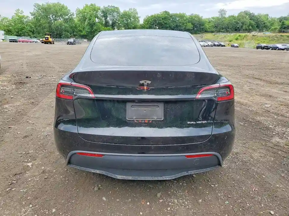 7SAYGDEE7RA243958 2024 TESLA MODEL Y-5