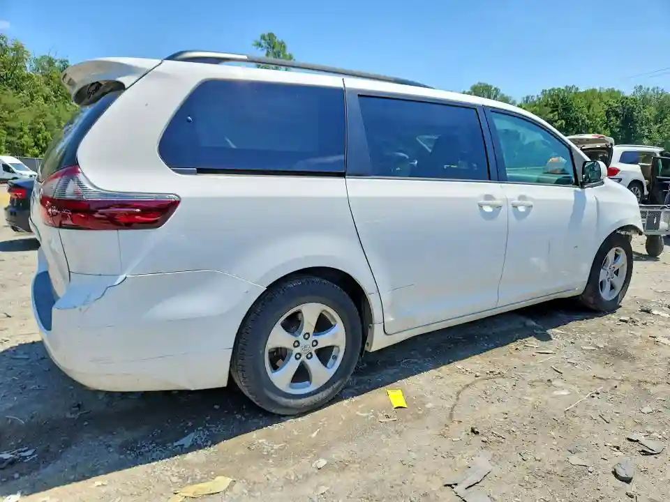 5TDKZ3DC7HS837230 2017 TOYOTA SIENNA-2