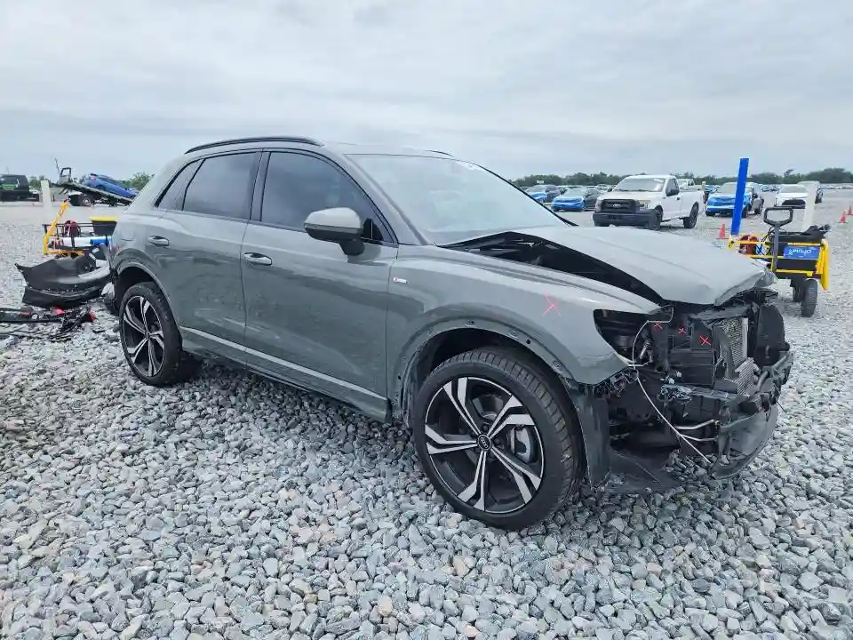 WA1EECF33R1138787 2024 AUDI Q3-3