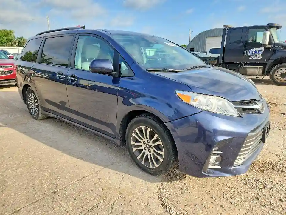 5TDYZ3DC7JS943449 2018 TOYOTA SIENNA-3