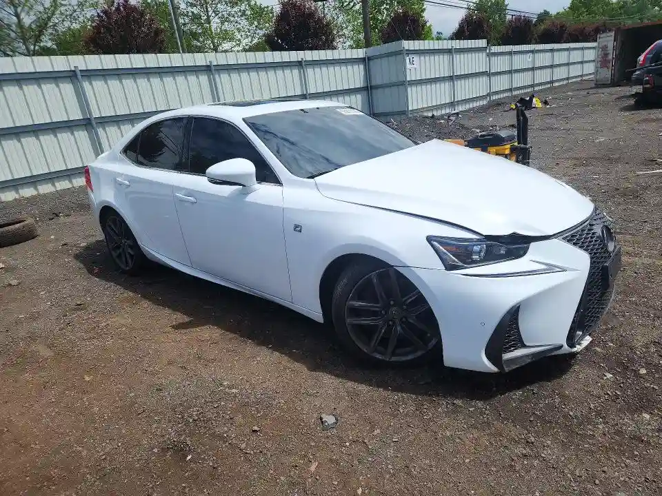 JTHBA1D23J5077746 2018 LEXUS IS-3