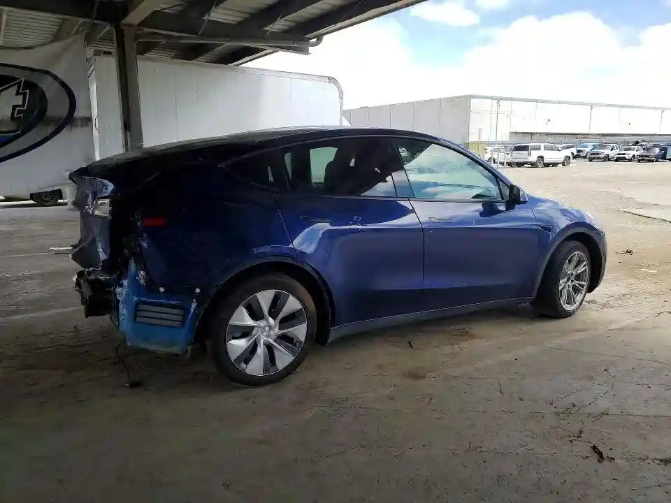 7SAYGAEE9NF559390 2022 TESLA MODEL Y-2