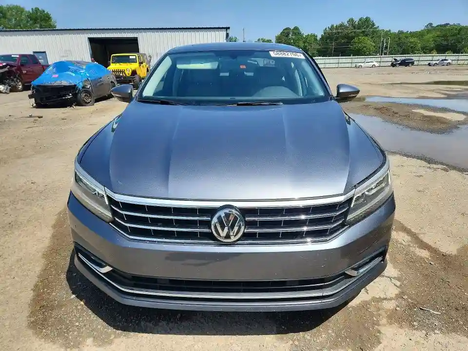 1VWBA7A30JC002240 2018 VOLKSWAGEN PASSAT-4