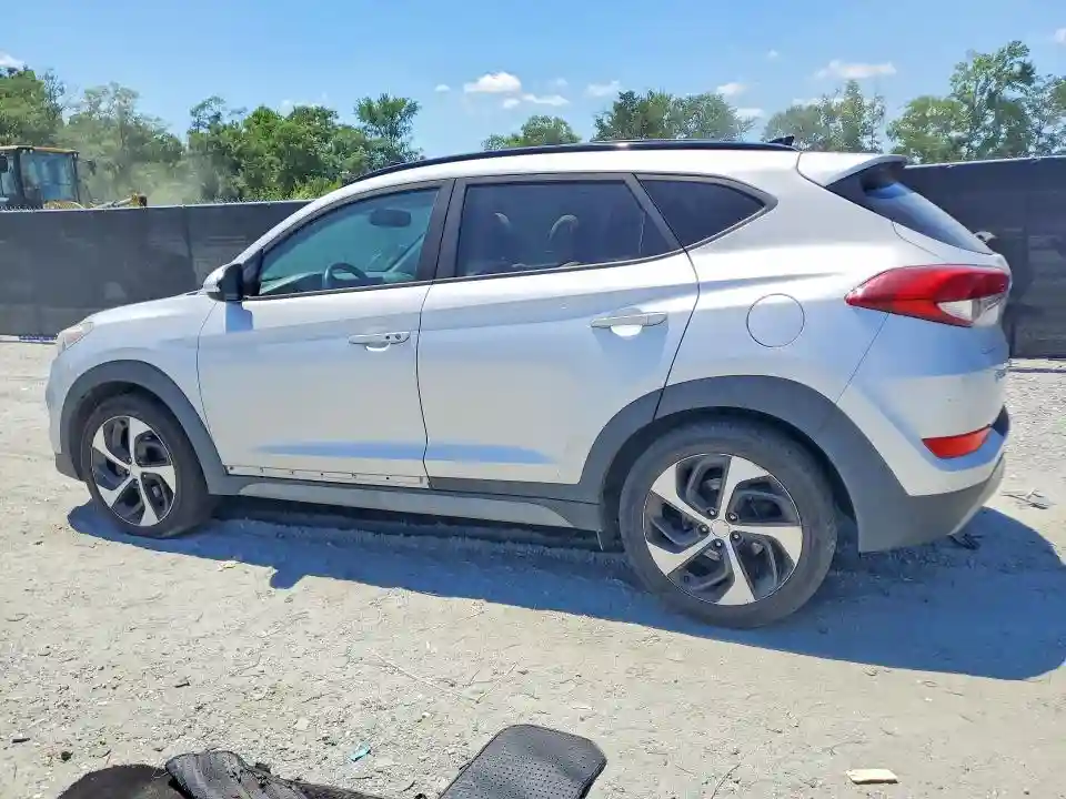 KM8J3CA24JU688765 2018 HYUNDAI TUCSON-1