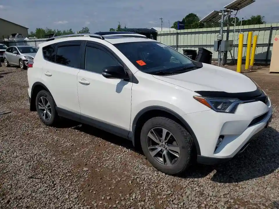 JTMRFREV6JJ721384 2018 TOYOTA RAV4-3