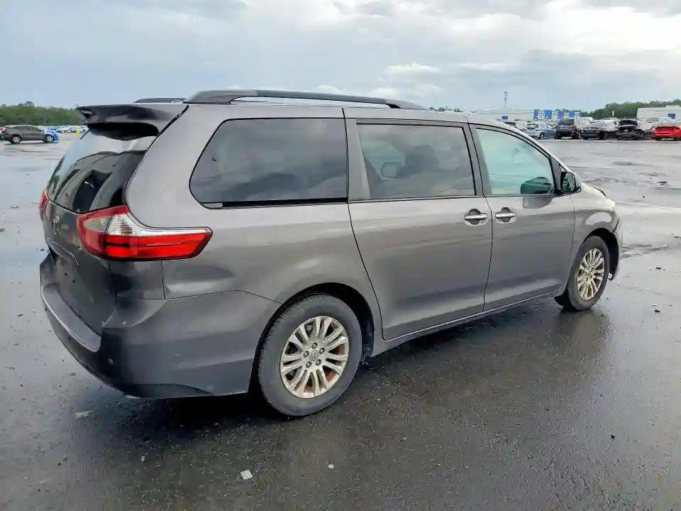 5TDYZ3DC3HS812741 2017 TOYOTA SIENNA-2