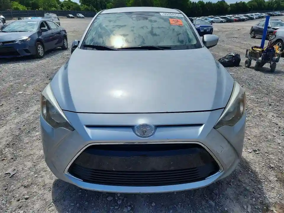3MYDLBYV5JY323652 2018 TOYOTA YARIS-4
