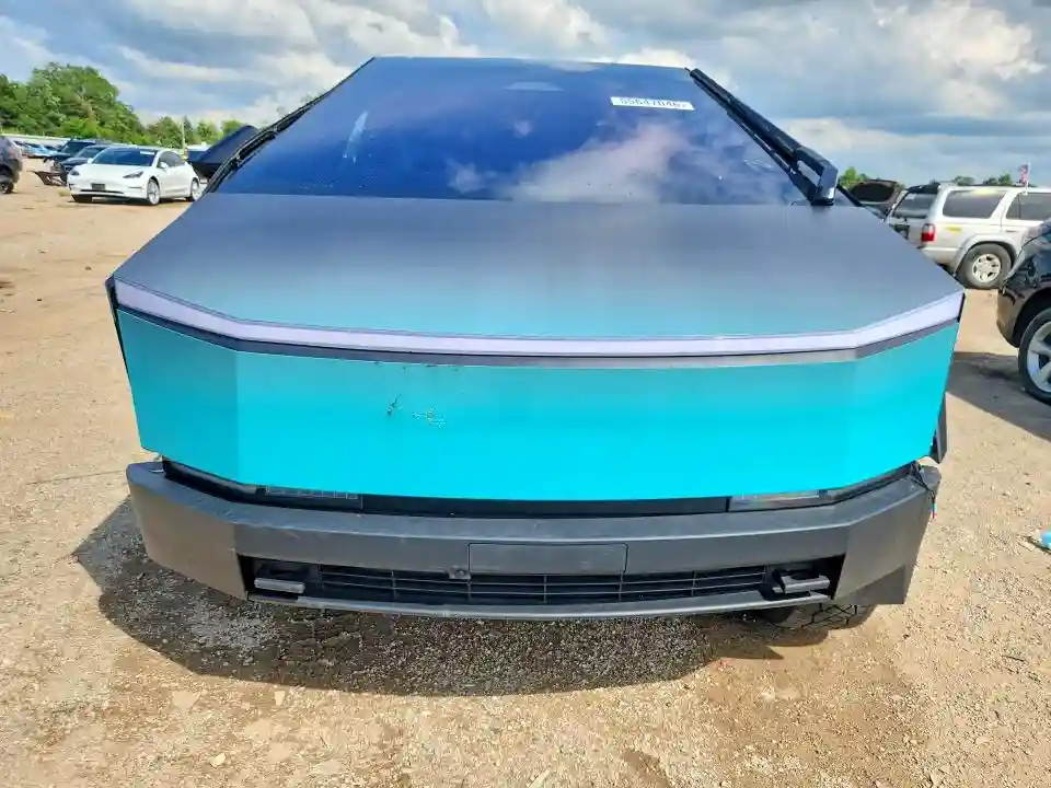7G2CEHEE5RA056042 2024 TESLA CYBERTRUCK-4