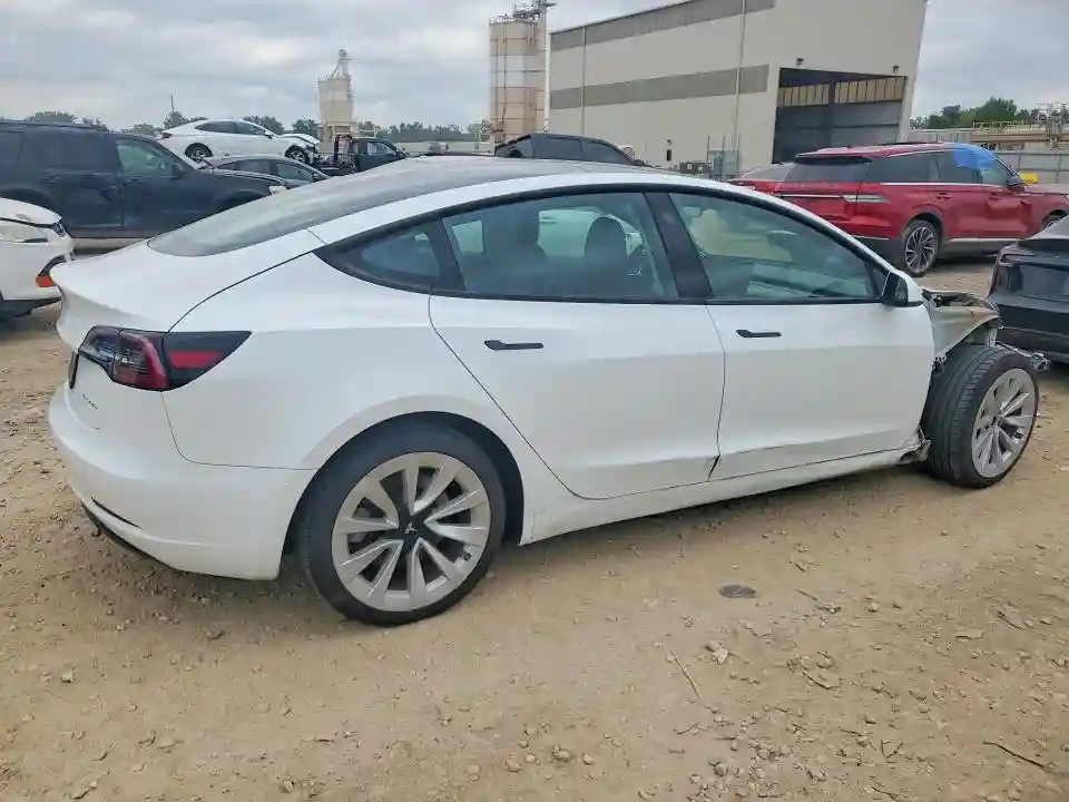 5YJ3E1EB6PF393576 2023 TESLA MODEL 3-2