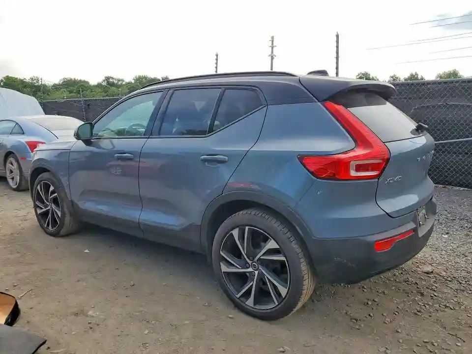 YV4162UM6M2417061 2021 VOLVO XC40-1