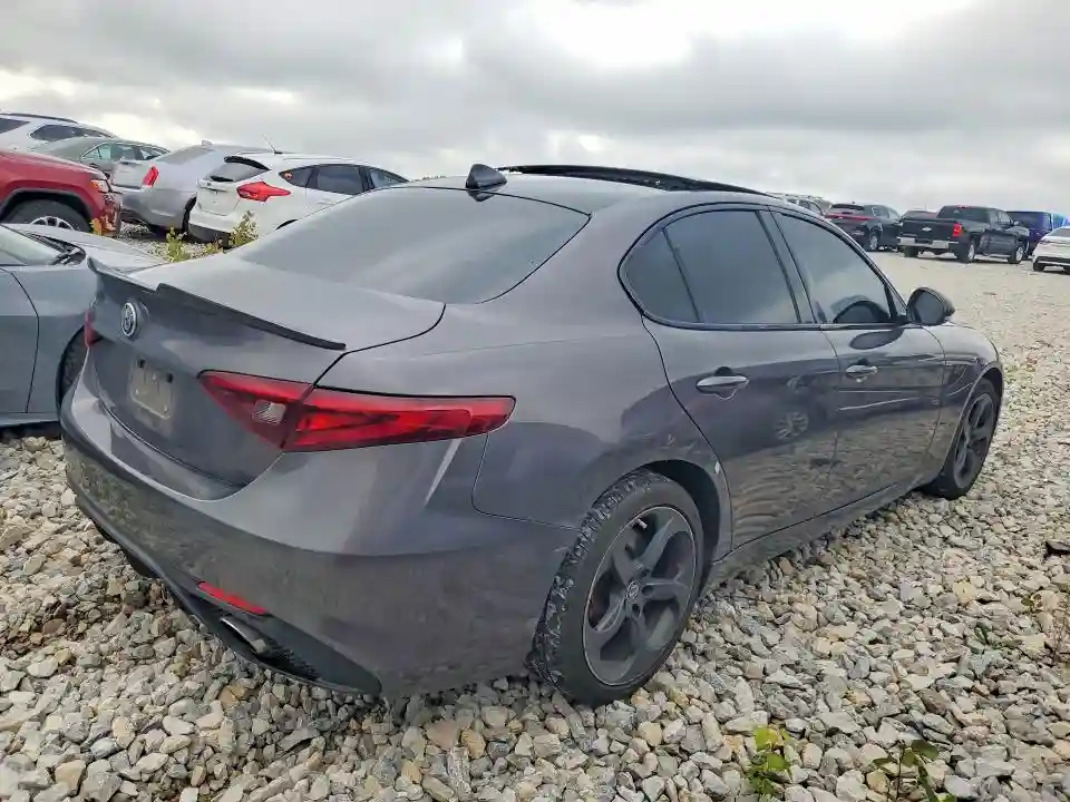 ZARFAEDN4H7553981 2017 ALFA ROMEO GIULIA-2