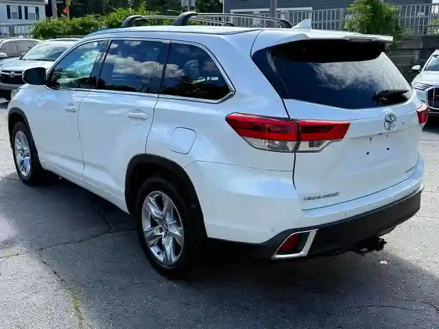 5TDDZRFH5KS996078 2019 TOYOTA HIGHLANDER-1