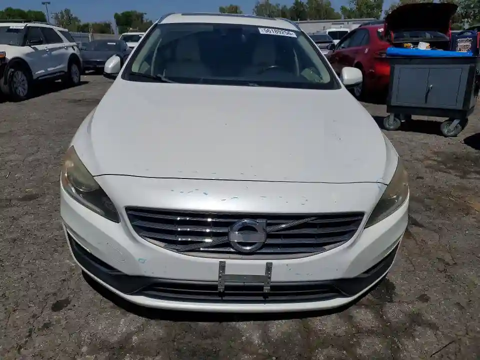 YV140MEBXF1208094 2015 VOLVO V60-4
