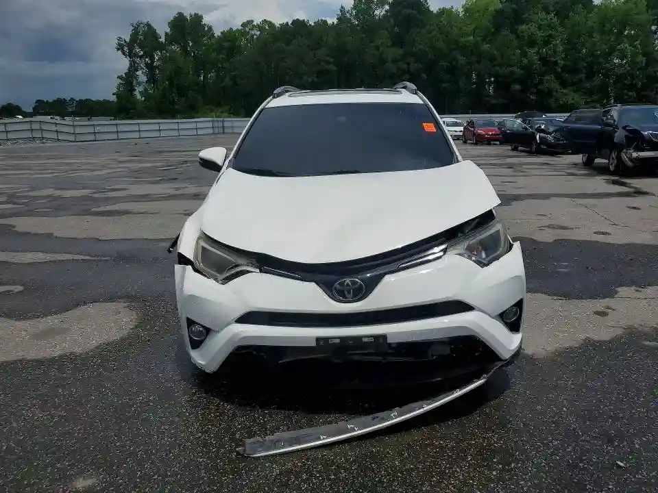 JTMRFREVXJJ746238 2018 TOYOTA RAV4-4