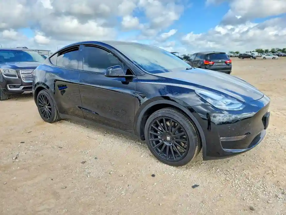 7SAYGAEE9NF337349 2022 TESLA MODEL Y-3