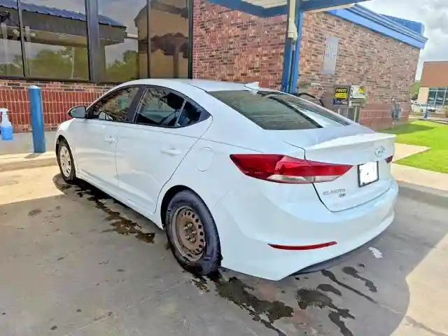 5NPD74LF4JH393624 2018 HYUNDAI ELANTRA-2