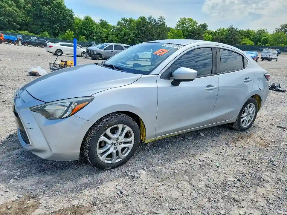 3MYDLBYV5JY323652 2018 TOYOTA YARIS-0
