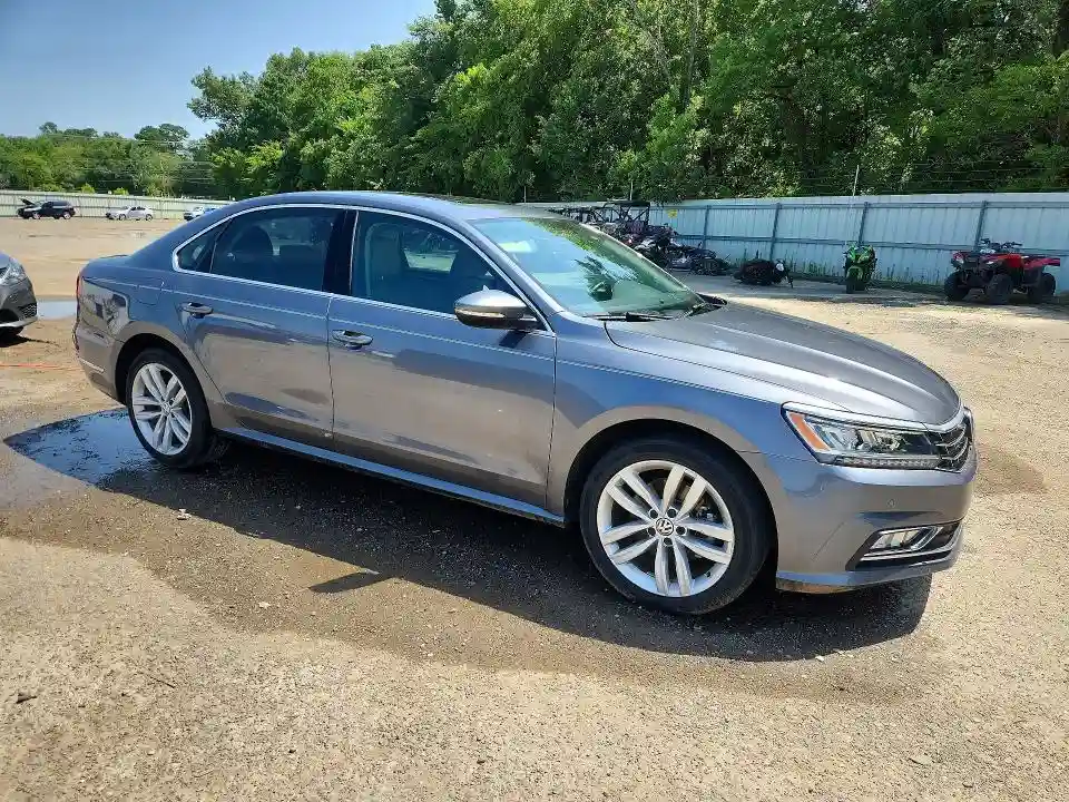 1VWBA7A30JC002240 2018 VOLKSWAGEN PASSAT-3