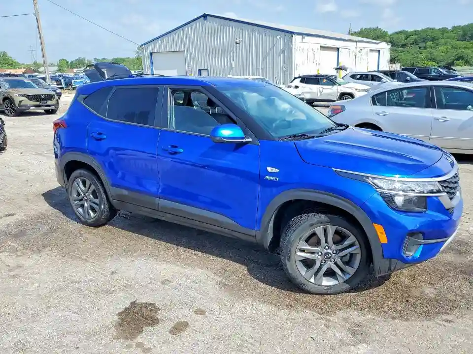 KNDEPCAA4M7047992 2021 KIA SELTOS-3