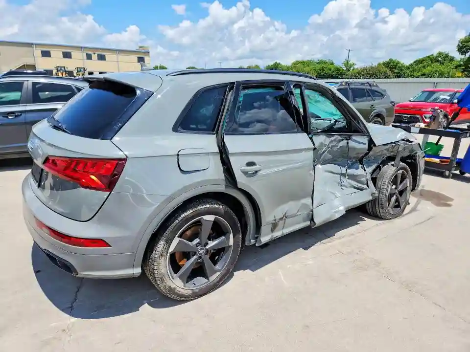 WA1B4AFY4K2101138 2019 AUDI SQ5-2