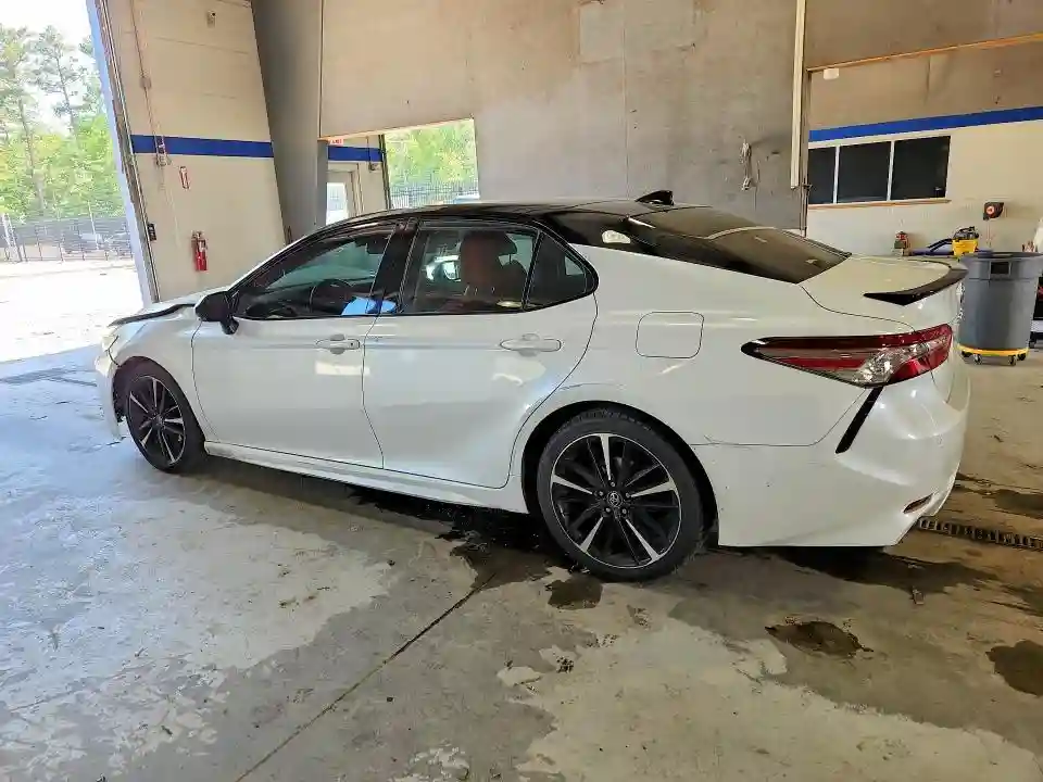 4T1BZ1HK6JU020365 2018 TOYOTA CAMRY-1