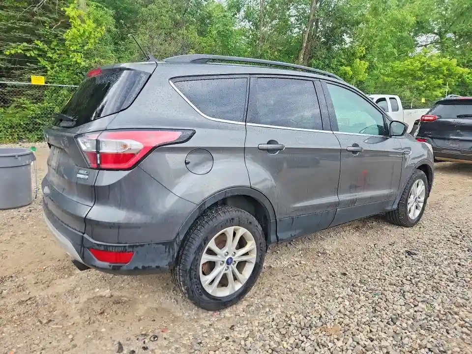 1FMCU9HD3JUA44061 2018 FORD ESCAPE-2