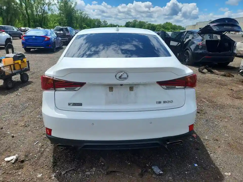 JTHBA1D23J5077746 2018 LEXUS IS-5