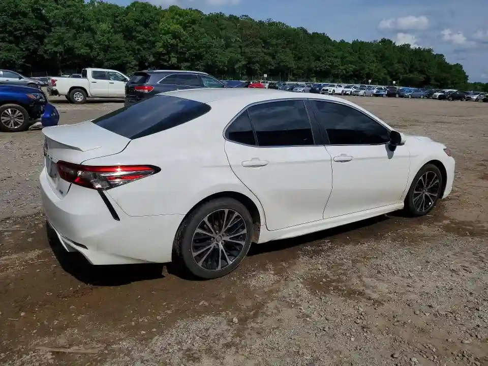 4T1B11HK8JU669673 2018 TOYOTA CAMRY-2
