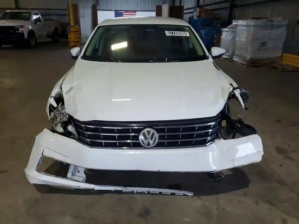 1VWAT7A37HC025403 2017 VOLKSWAGEN PASSAT-4