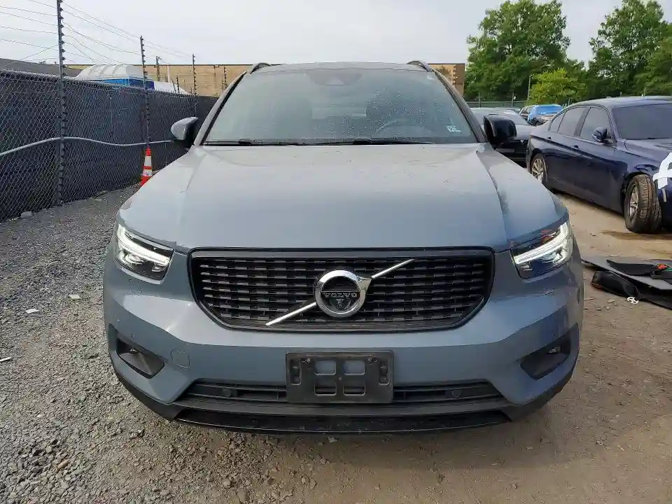YV4162UM6M2417061 2021 VOLVO XC40-4