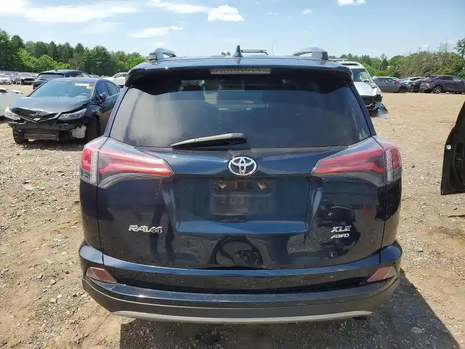 JTMRFREV0JJ720635 2018 TOYOTA RAV4-5