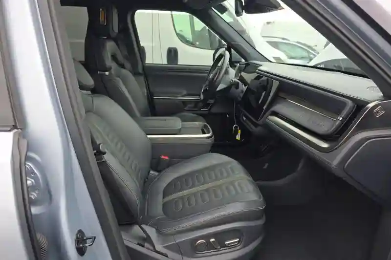 7PDSGABA4PN019950 2023 RIVIAN RIS-4