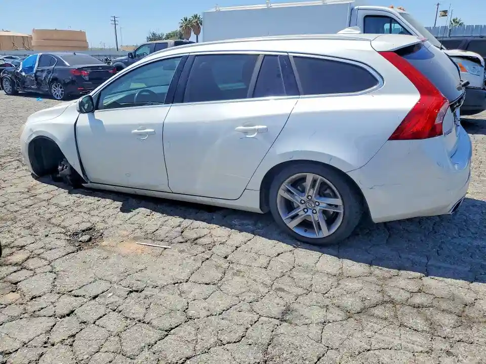 YV140MEBXF1208094 2015 VOLVO V60-1