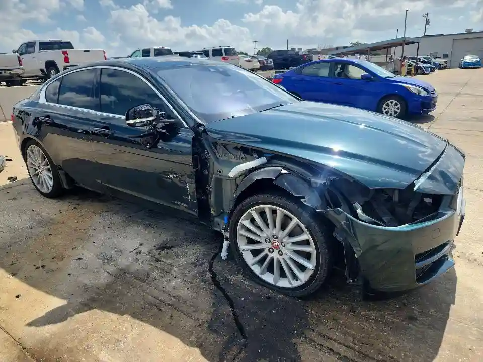 SAJAK4BV5HA966513 2017 JAGUAR XE-3