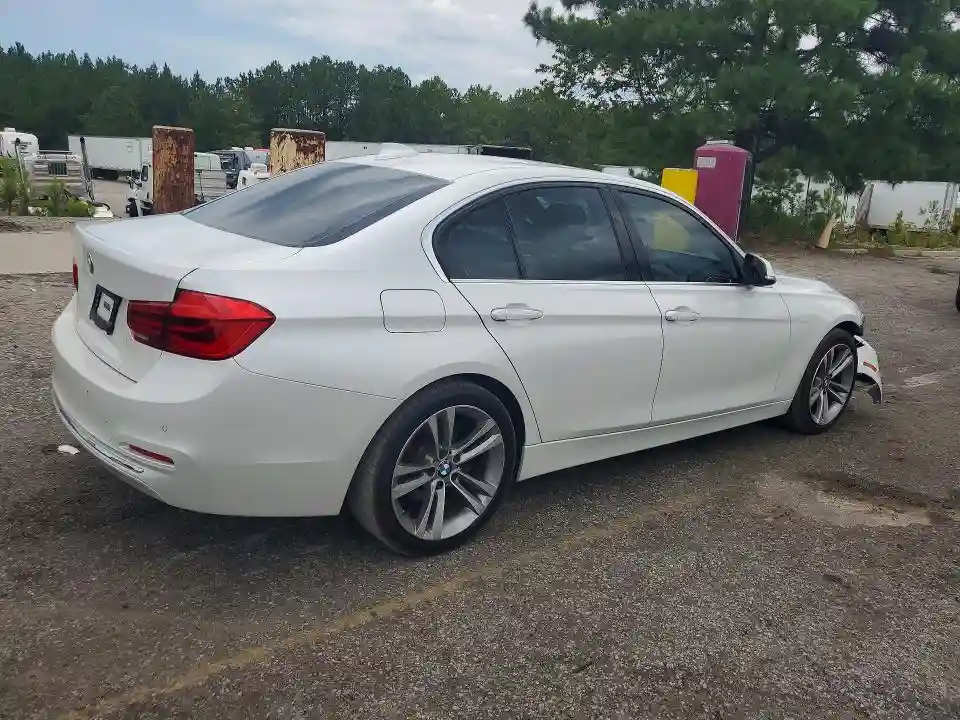 WBA8B9G37HNU52699 2017 BMW 3 SERIES-2