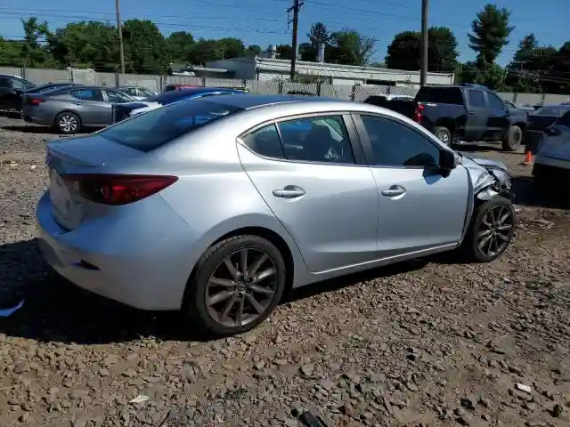 3MZBN1V33JM181075 2018 MAZDA 3-2