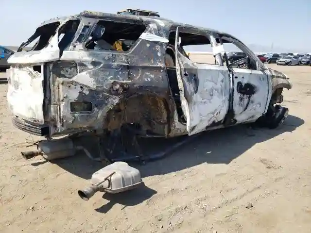 1GNERGKW8JJ133663 2018 CHEVROLET TRAVERSE-2