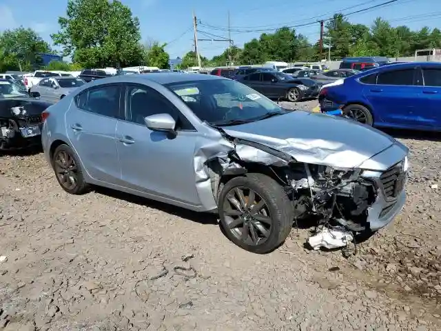 3MZBN1V33JM181075 2018 MAZDA 3-3