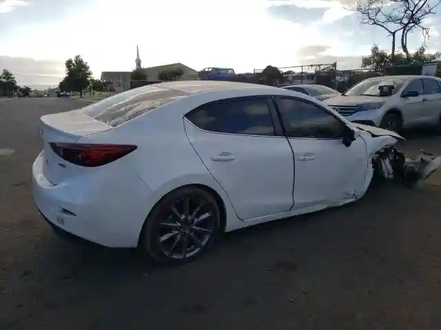 3MZBN1V39JM203256 2018 MAZDA 3-2