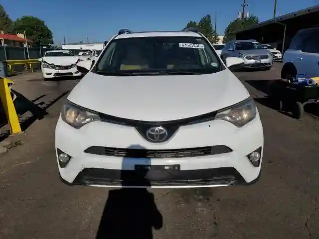 JTMRFREV2HD218587 2017 TOYOTA RAV4-4