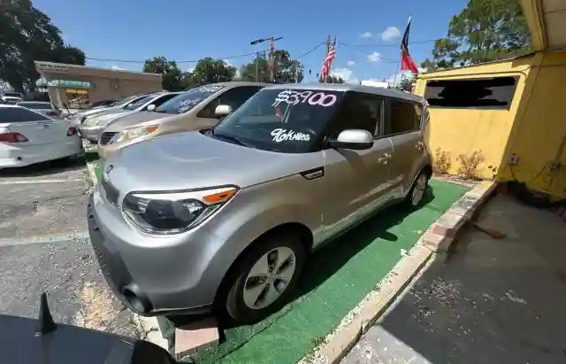 KNDJN2A24G7837885 2016 KIA SOUL-1