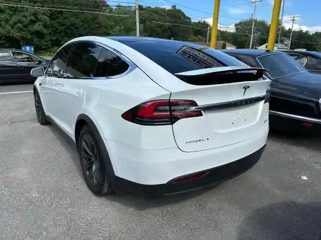 5YJXCDE27JF136930 2018 TESLA MODEL X-2