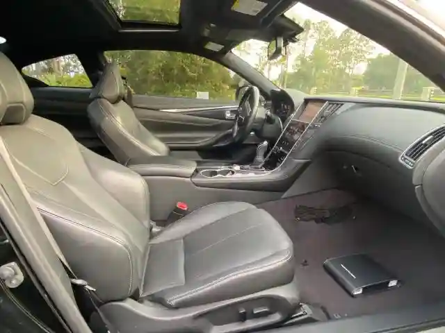 JN1EV7EL8JM392824 2018 INFINITI Q60-4