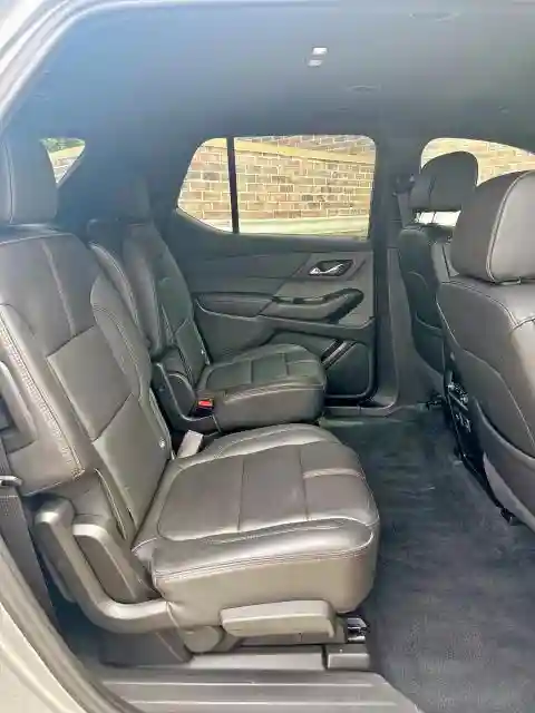 1GNERJKW7PJ190202 2023 CHEVROLET TRAVERSE-5