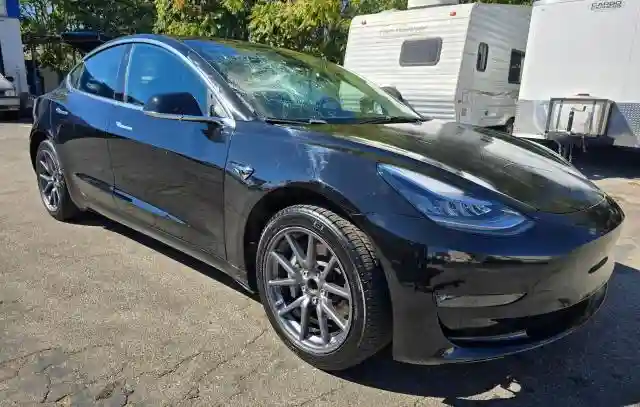 5YJ3E1EA0JF173302 2018 TESLA MODEL 3-0