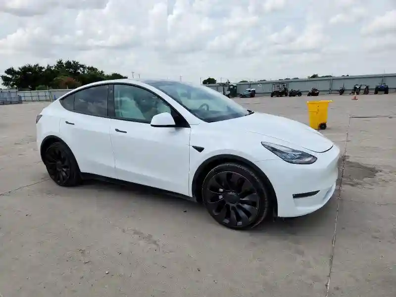 5YJYGDEE8MF269865 2021 TESLA MODEL Y-3